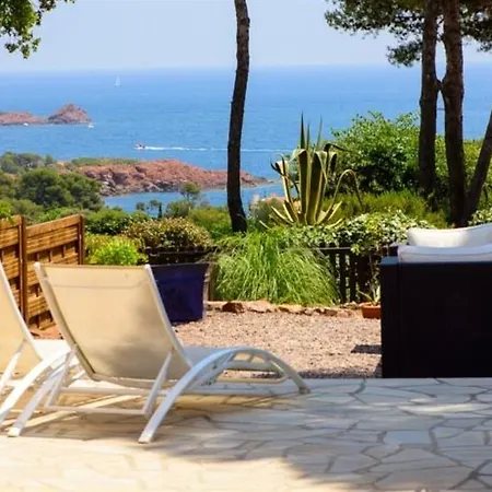 Bastidon Vue Mer * Antheor-Cap-Roux