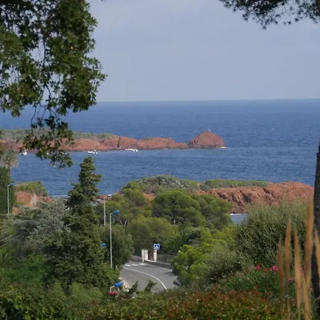 Bastidon Vue Feriehus Antheor-Cap-Roux